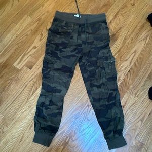 Garage camo linen joggers